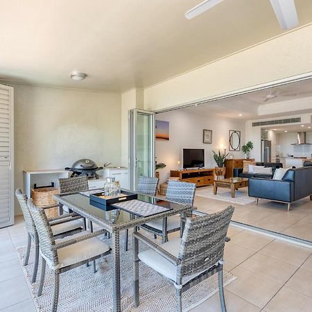 Island Views Beachfront Apartments Palm Cove Exterior photo