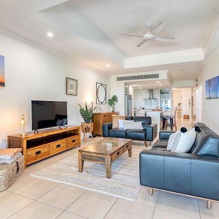 Island Views Beachfront Apartments Palm Cove Exterior photo