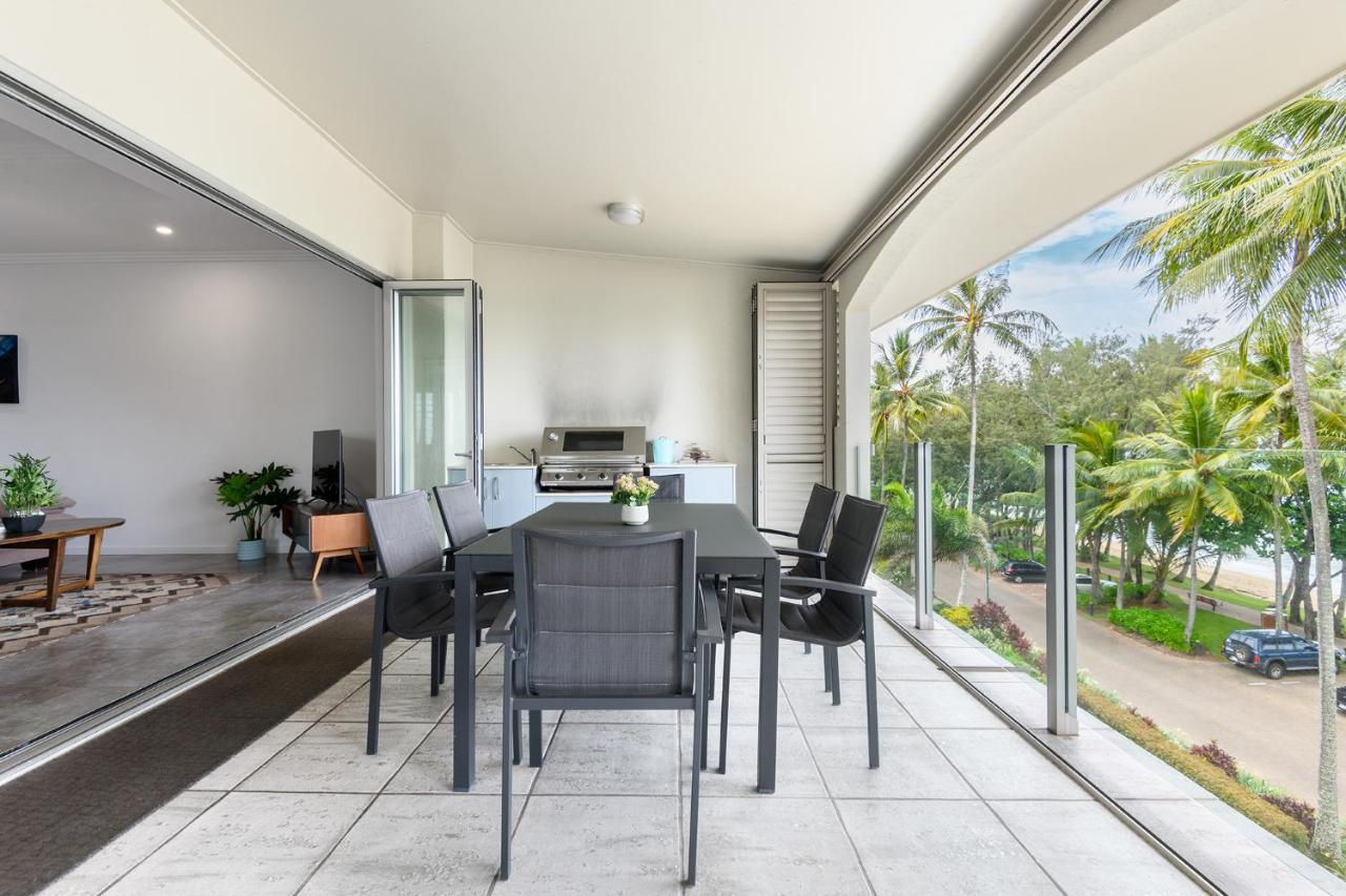 Island Views Beachfront Apartments Palm Cove Exterior photo
