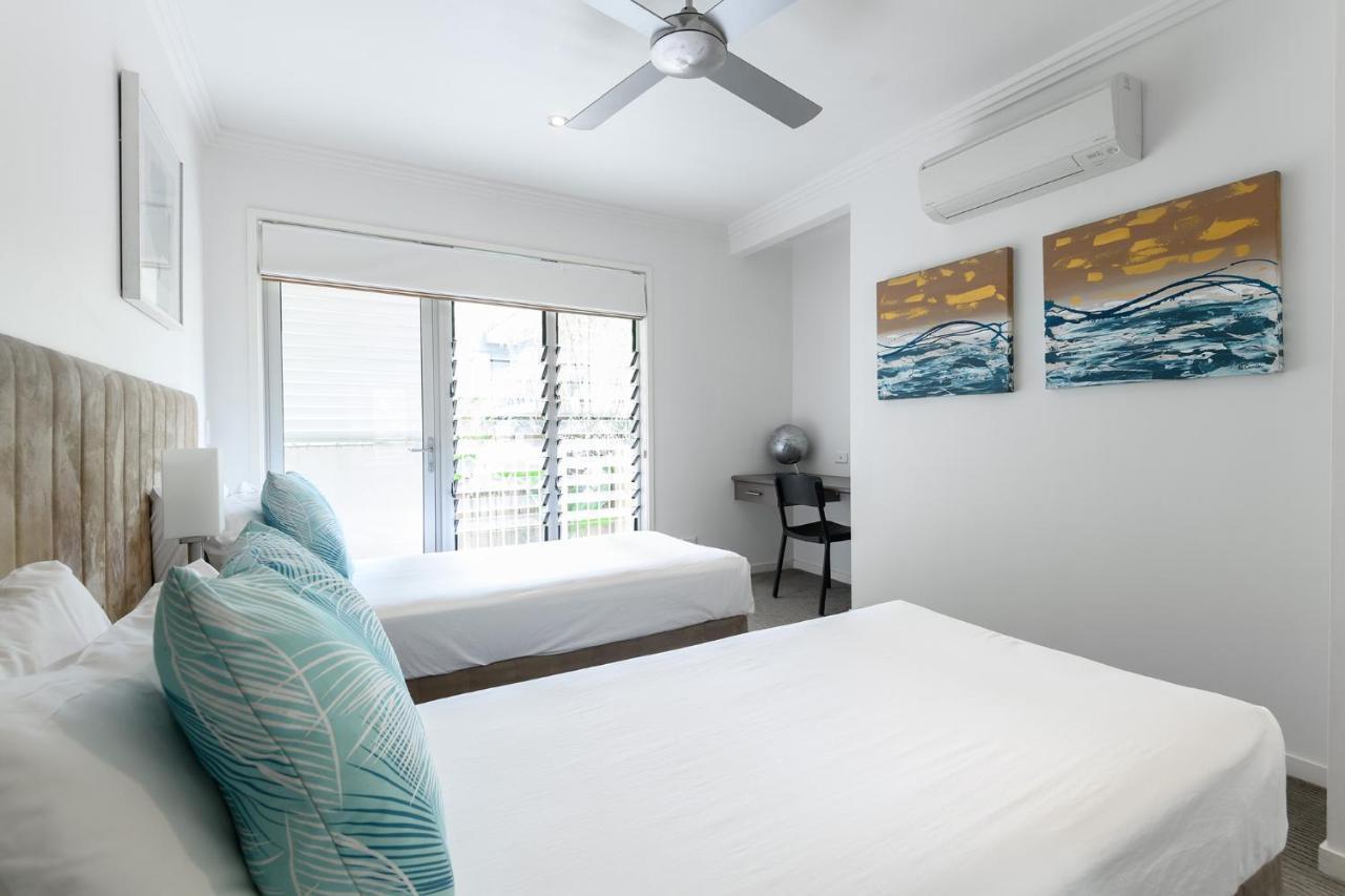 Island Views Beachfront Apartments Palm Cove Exterior photo